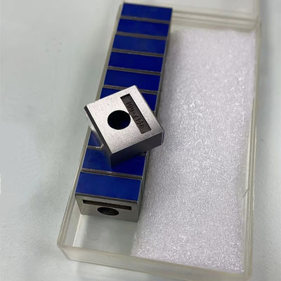 Węglowa stali Roland Gripper Pad z niebieską gumą do prasy drukarskiej części zamienne 19*18*8mm