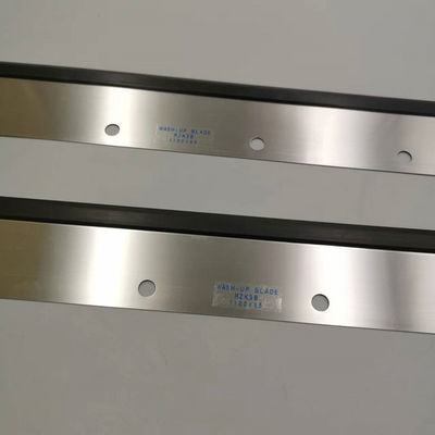 Versatile High-End Rubber/Steel Wash Up Blades 1100 mm for Easy Maintenance in Offset Printing (Wersatyalne wysokiej klasy gumowe/ stalowe ostrza do mycia)