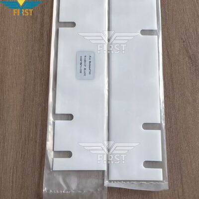 Ostrze do mycia dla Roland 700 o wymiarach 1102×56×1mm i 13 otworach z wysokiego plastiku