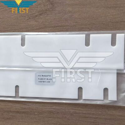 Ostrze do mycia dla Roland 700 o wymiarach 1102×56×1mm i 13 otworach z wysokiego plastiku